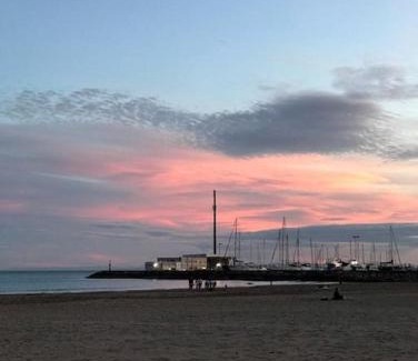 Playa Pobla de Farnals Apartment | La Llar45 , Relájate junto al mar