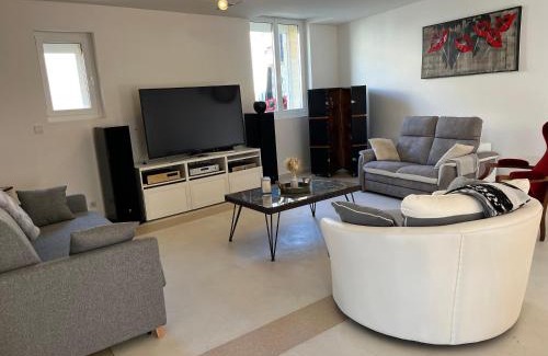 Saint-Aubin-de-Branne House | La maison de Charles