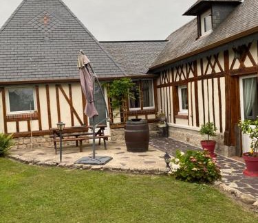 Neville House | LA MAISON DE FAMILLE