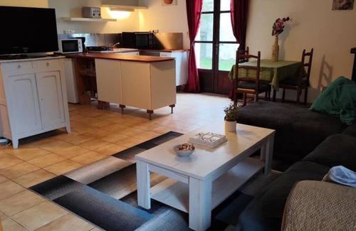 Ladignac le Long House | La Maison des Etangs Gite
