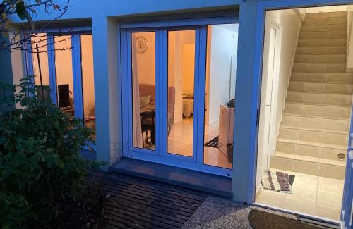 Plateau - Mont-Valerien Apartment | La Maison des roses