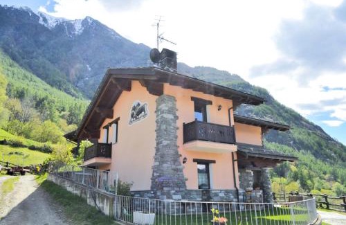 Grand Brissogne House | La maison rose