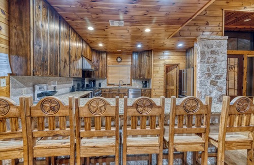 Concan House | La Mansion on The Frio - Pet Friendly