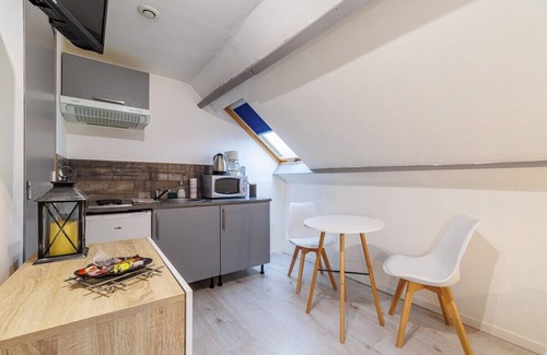 Valenciennes Apartment | La Moana Room ~ Autonomous Arrival ~ 2 people