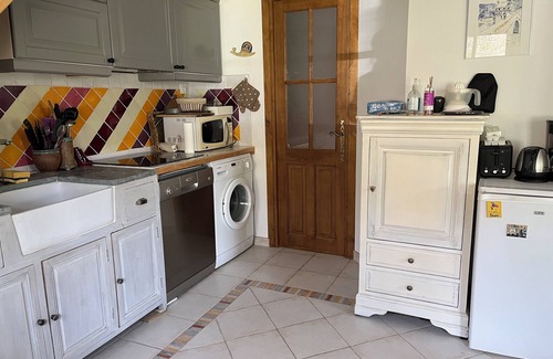 Florac House | La petite Magnanerie, detached house in private wooded grounds, swimming pool access