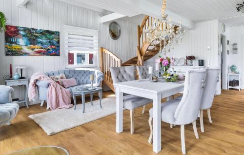 Wandlitz House | La Petite Maison Bleue