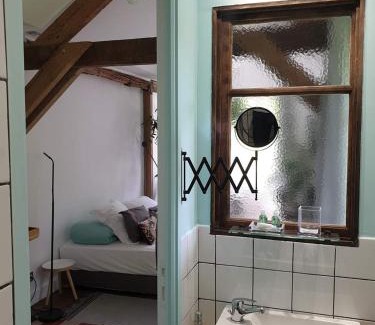 Dourdan Bed & Breakfast | La petite maison du jardin d'Apollon