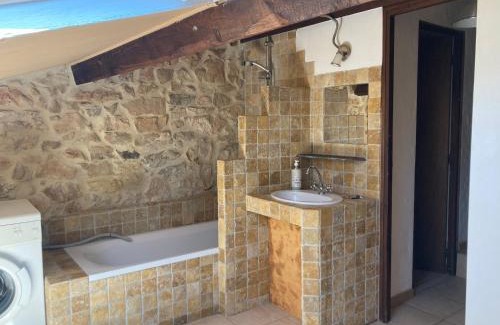 Gras House | La petite maison en pierres