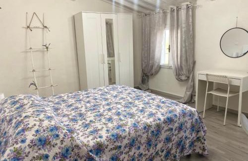 Usigliano Apartment | La Petite Maison