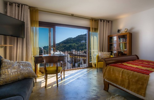 Ojen House | La Posada del Ángel