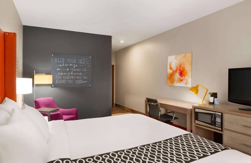 Lackawanna Hotel | La Quinta Inn & Suites by Wyndham Lackawanna