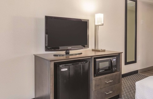 Salem Hotel | La Quinta Inn & Suites by Wyndham Salem NH