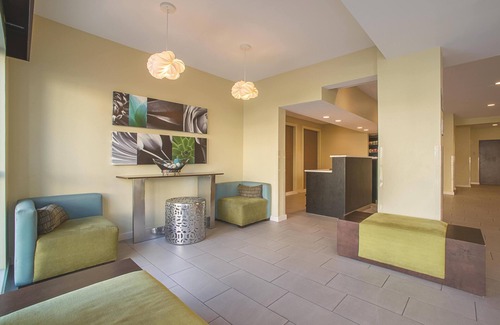 Collinsville Hotel | La Quinta Inn & Suites by Wyndham Collinsville - St. Louis