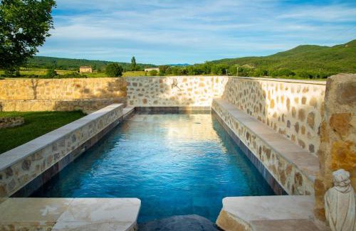 Montlaux House | La roulotte, confort - chevaux & cuisine équipée