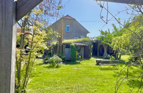 Algolsheim House | La Secrète en Alsace, Gîte familial spacieux avec jardin, proche Colmar & Route des Vins