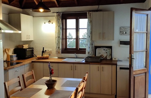 Tijarafe Cottage | La Somadita Tinizara, an intimate Canarian house with views of the sea and the mountains.