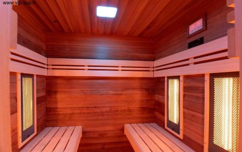 Poincare - Foch - Anatole France - Croix de Bourgogne Apartment | La Somptueuse 100m2 Spa/Sauna privé