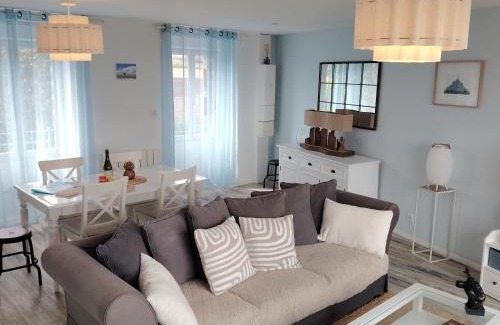Roz-sur-Couesnon Apartment | La Terrasse du Mont St Michel, vue imprenable, appartement cosy pour 4 pers