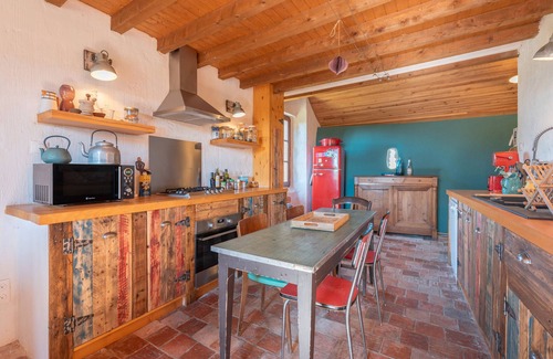 Malabat House | La Toumet – Family House with Pool and Pyrenees View