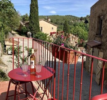 Entrecasteaux House | La tourelle aux hirondelles