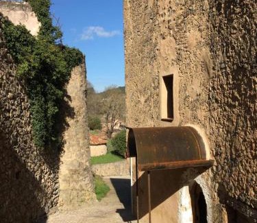 Entrecasteaux House | La tourelle aux hirondelles