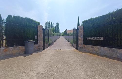 Requena Villa | La Traviesa,Villa de Lujo de 500 m. en el Campo con Piscina