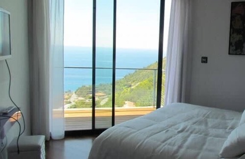 Old Town Villa | La Vague Summary: Ind