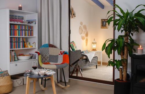 Old Town Apartment | La Vila Feliz, gemütliche private Duplex-Ferienwohnung im typischen Fischerhaus mit fantastischem Meerblick