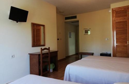 Pinos Genil Hotel | Labella María