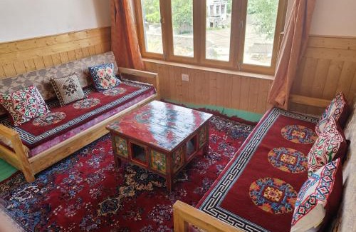 She House | Labrang Home Stay