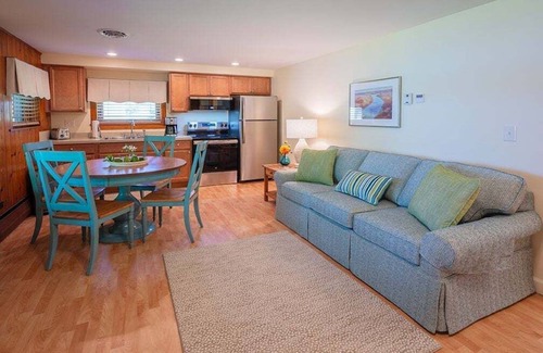 Town of Jerusalem Apartment | Lady of the Lakes Suites 5: Keuka Sunrise