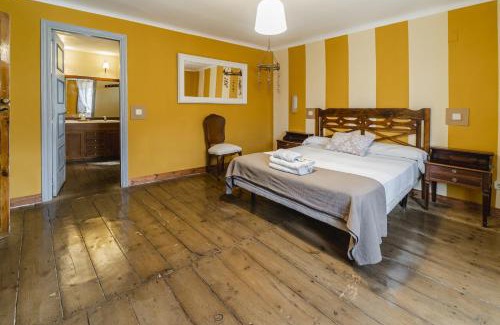 Campo de Cuellar House | Laguna Herrera