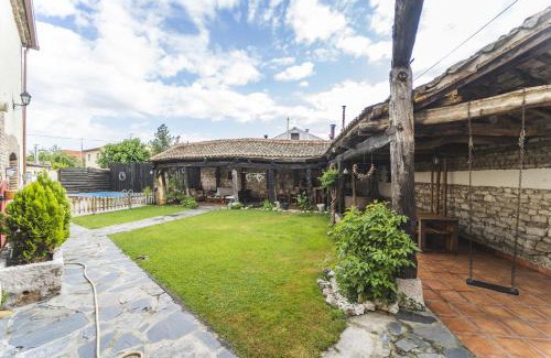 Campo de Cuellar House | Laguna Herrera