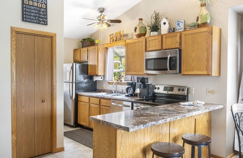 Indian Point Condo | Lake Access | 2BR Condo + Private Big Deck/For 6