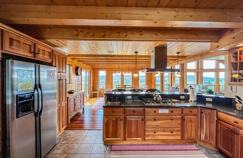 Swanton House | Lake Access, Hot Tub, Fire Pit, Free Golf and More