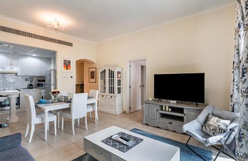 Dubai Investment Park Apartment | Lake Apartments - 1BR Apartment - Allsopp&Allsopp