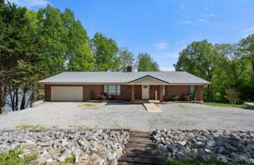 Cadiz House | Lake Barkley Retreat - Newly Renovated - 5 BR