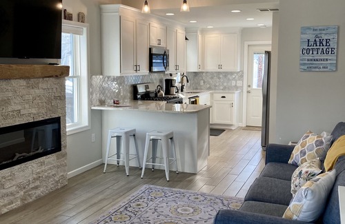 Ashtabula Cottage | Lake Cottage with Private Community Beach