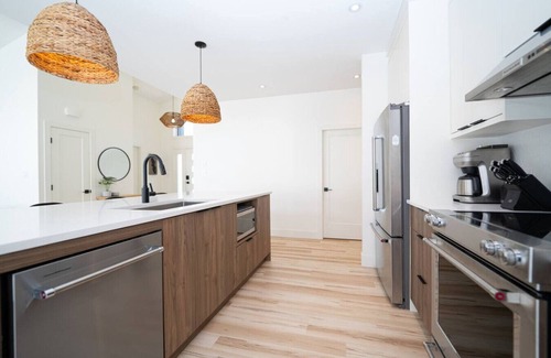 Youbou Apartment | Lake Cowichan Lookout | Lakefront | Hot Tub | Pets