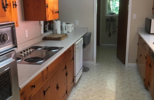 Port Alberni House | Lake Front cottage - Cozy winter fall and winter get away - Monthly discount