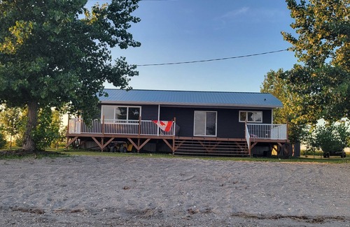 Manitoba Cottage | Lake front cottage on Lake Manitoba. 90min from Clear Lake, Riding Mt. Nat. Prk