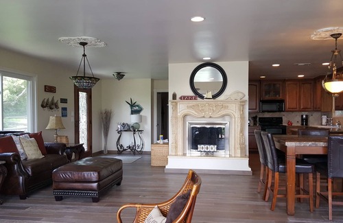 Gate Hollow Estates House | Lake Front Home with Beautiful View on Lake Travis