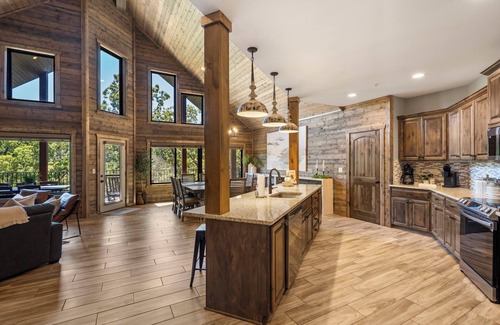 Indian Point House | Lake Front, Hot Tub, Boat Slip & Next to SDC!