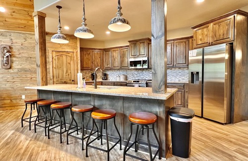 Indian Point House | Lake Front, Hot Tub, Boat Slip & Next to SDC!