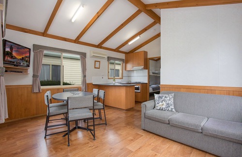 Hamilton Other | Lake Hamilton Motor Village & Caravan Park