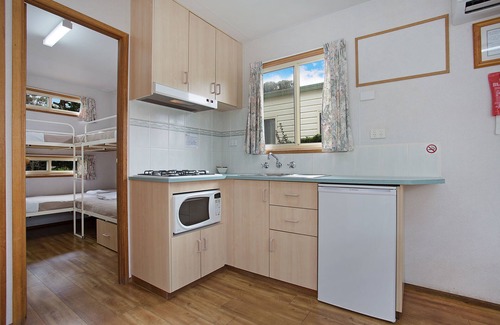 Hamilton Other | Lake Hamilton Motor Village & Caravan Park