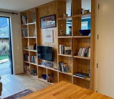 Lake Hawea House | Lake Hawea Little Maude Snug