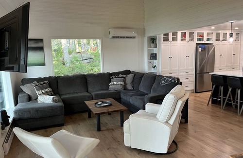 Lower Ohio House | Lake House Retreat