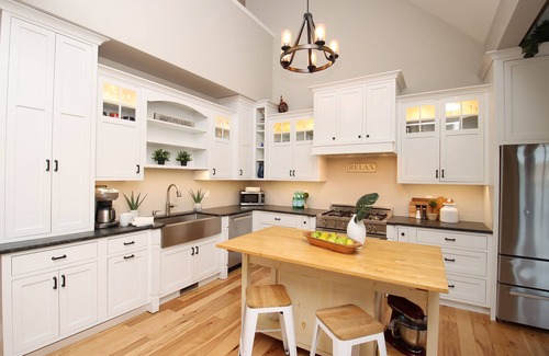 Danbury House | Lake House Retreat on beautiful Candlewood Lake