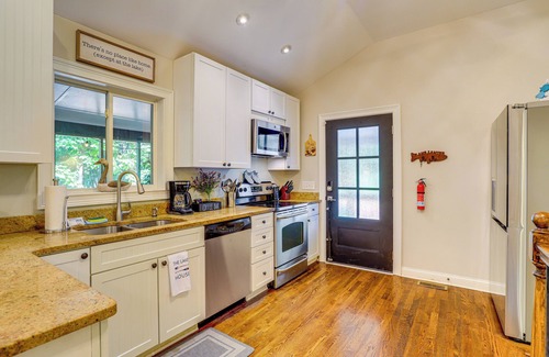 Dawsonville Cottage | Lake Lanier Retreat w/Boat Dock!